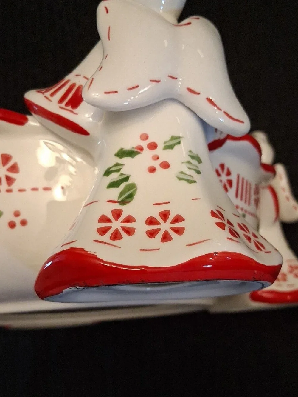 Temp-Tations White and Red Decorative Ceramic Bowl with Figurine Feet